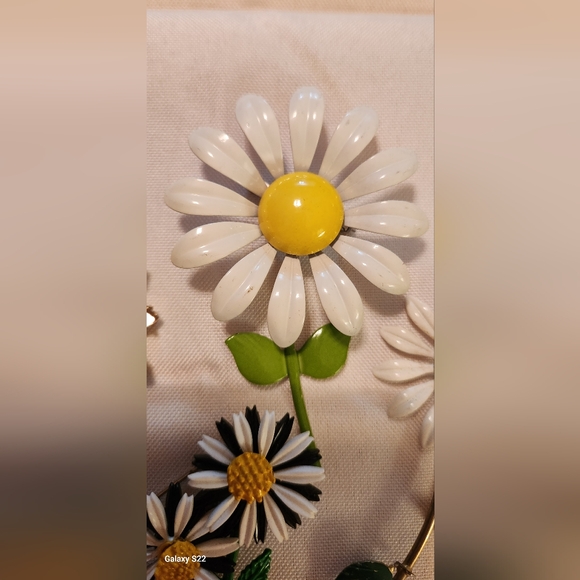 Vintage Daisy Pins x 4 - Picture 5 of 6